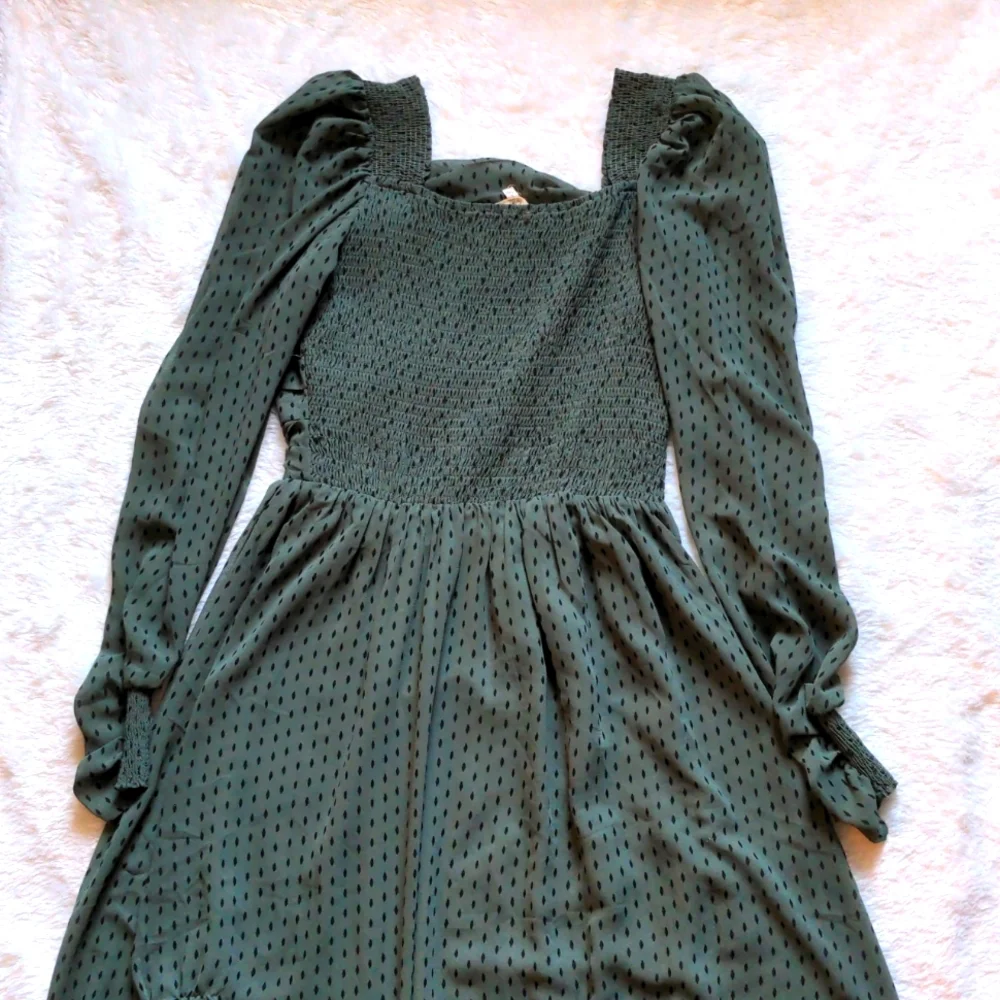 Dress - Picture 4 of 6
